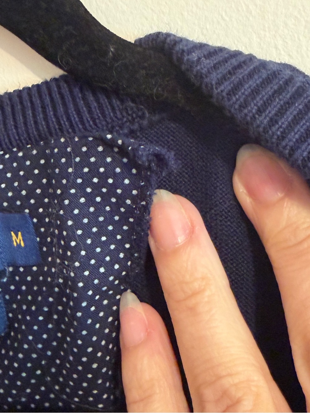 POLO RALPH LAUREN- Men's medium, navy V-Neck Basketweave Sweater - Picture 8 of 8